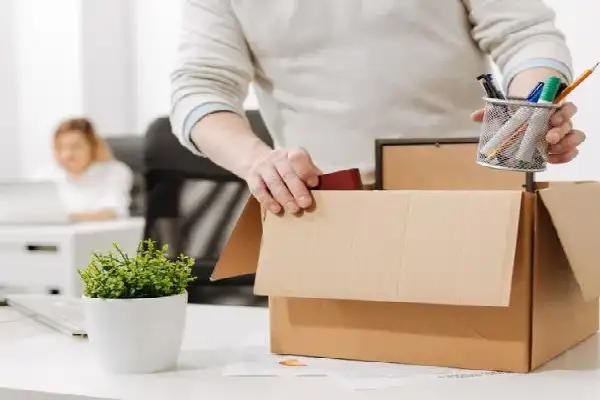 تقديم استقاله قبل انتهاء العقد
